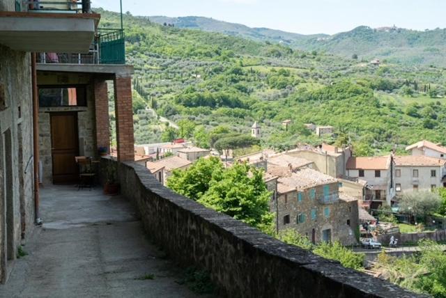 Casa Angolo Cantina Nel Castello Montegiovi エクステリア 写真