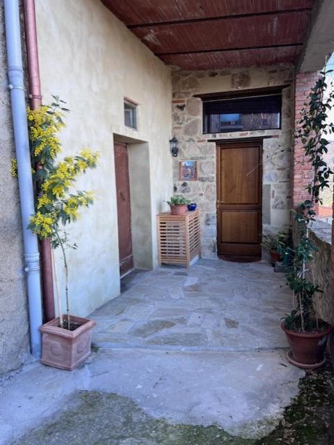 Casa Angolo Cantina Nel Castello Montegiovi エクステリア 写真