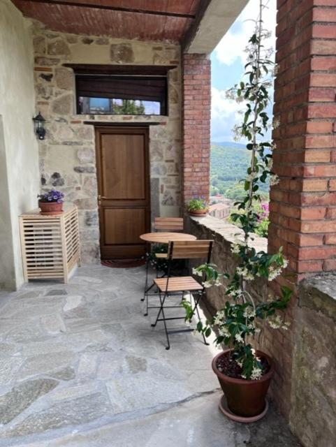 Casa Angolo Cantina Nel Castello Montegiovi エクステリア 写真